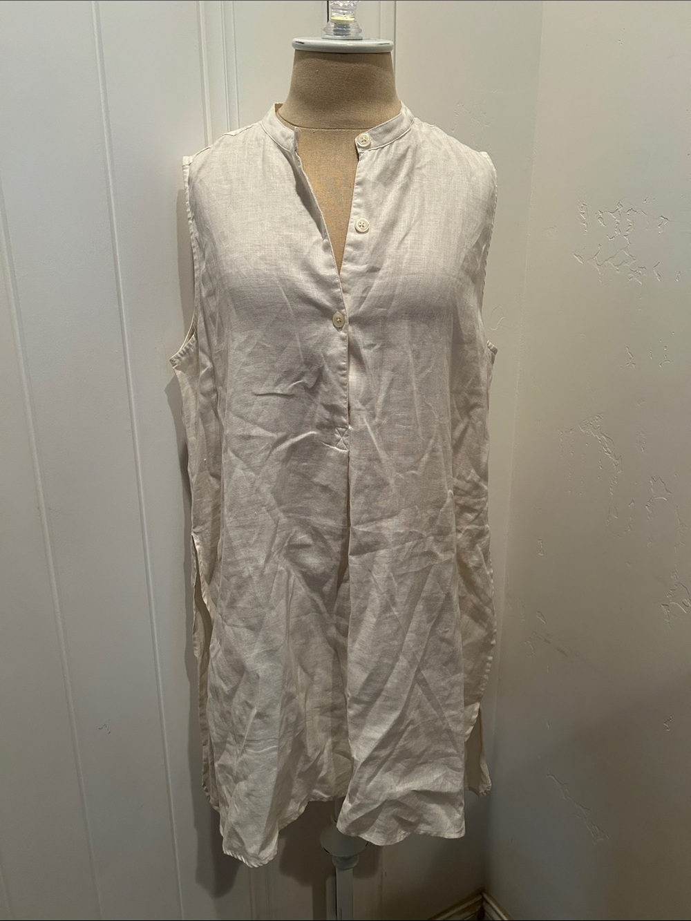Armani Jeans Giorgio Armani Sleeveless Linen Cream Button-Front Tunic Top
